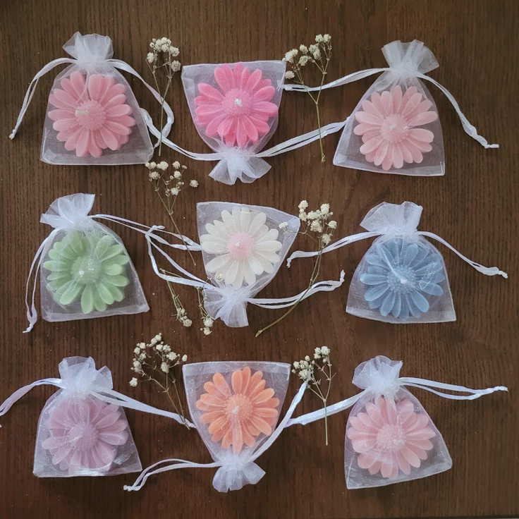 Gifting Daisy Flower Candle